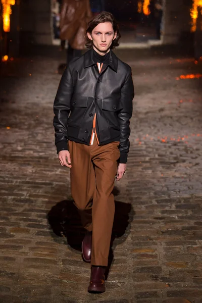 Look 40